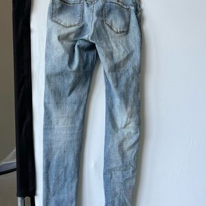 Coco + Carmen stretch jeans medium distressed